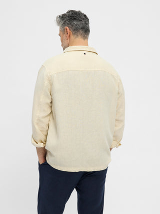 Hvid RedGreen herre-overshirt i let twill med knaplukning, brystlomme med klap og forlomme.