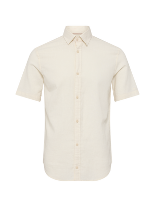 Cremefarvet kortærmet RedGreen herreskjorte med button‑down krave, knappestolpe og lille ton‑i‑ton logo på brystet