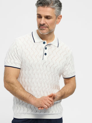 Hvid RedGreen herrepolo med bølget strikmønster, marineblå trim på flip‑krave og ærmer samt tre‑knaps placket